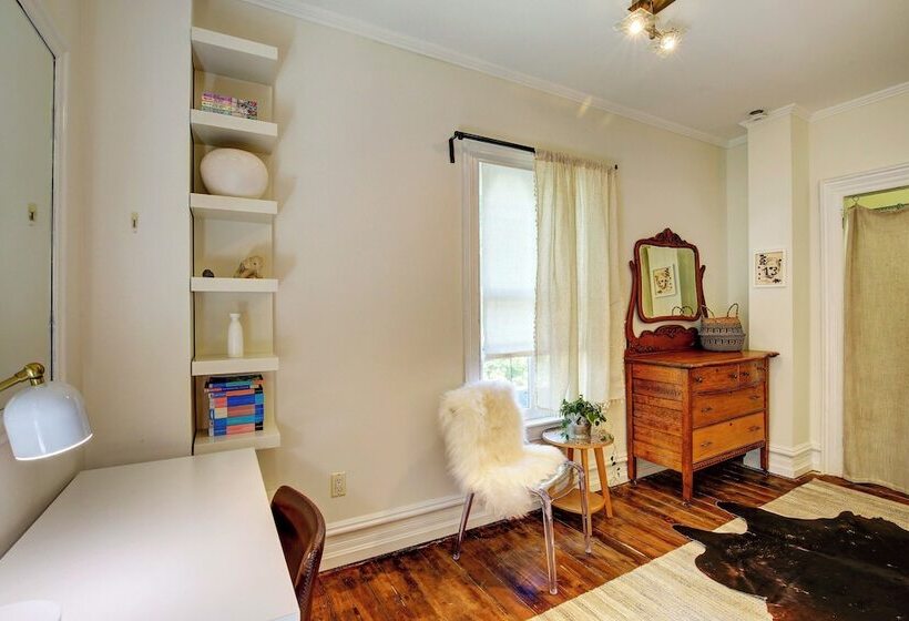 Walk To Downtown: Pet Friendly Millerton Home!