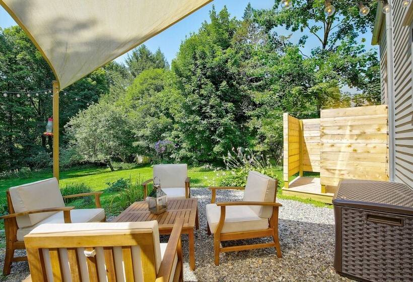 Walk To Downtown: Pet Friendly Millerton Home!