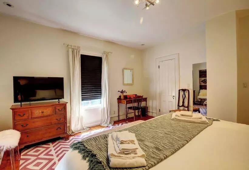 Walk To Downtown: Pet Friendly Millerton Home!