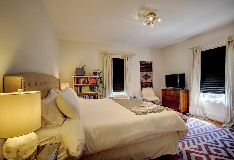 Walk To Downtown: Pet Friendly Millerton Home!