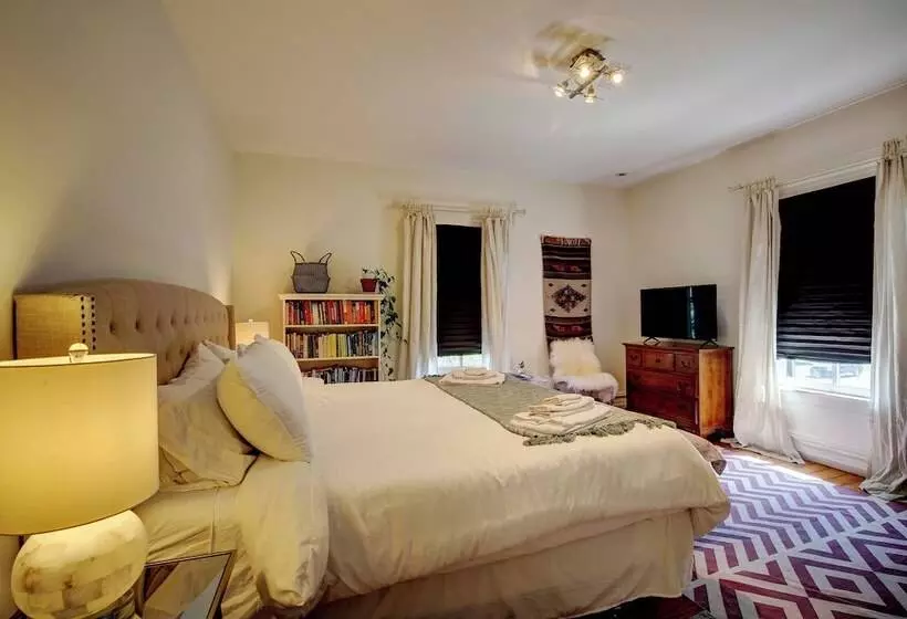 Walk To Downtown: Pet Friendly Millerton Home!