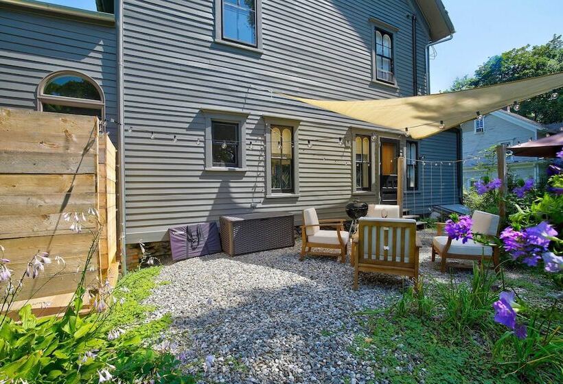 Walk To Downtown: Pet Friendly Millerton Home!