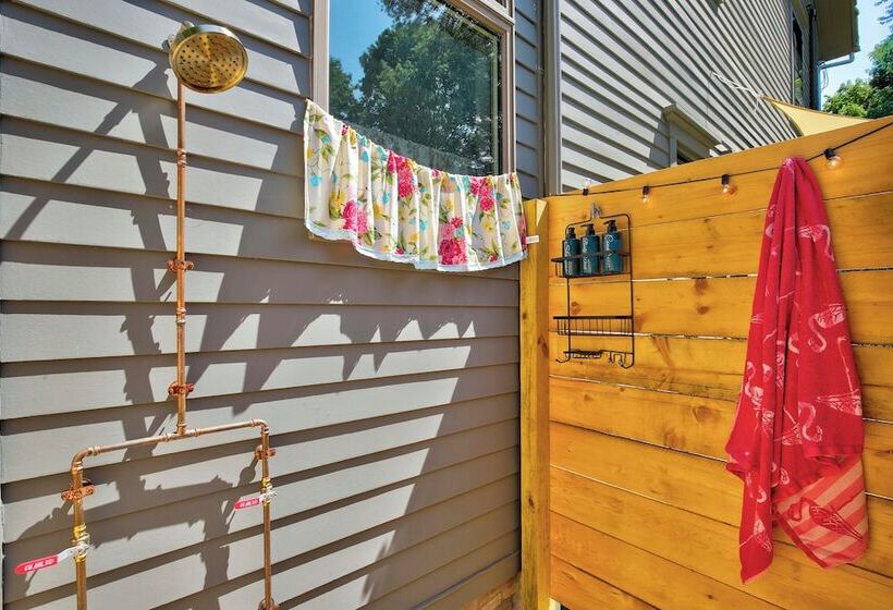 Walk To Downtown: Pet Friendly Millerton Home!