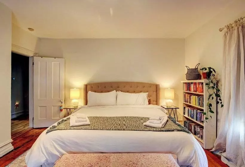 Walk To Downtown: Pet Friendly Millerton Home!