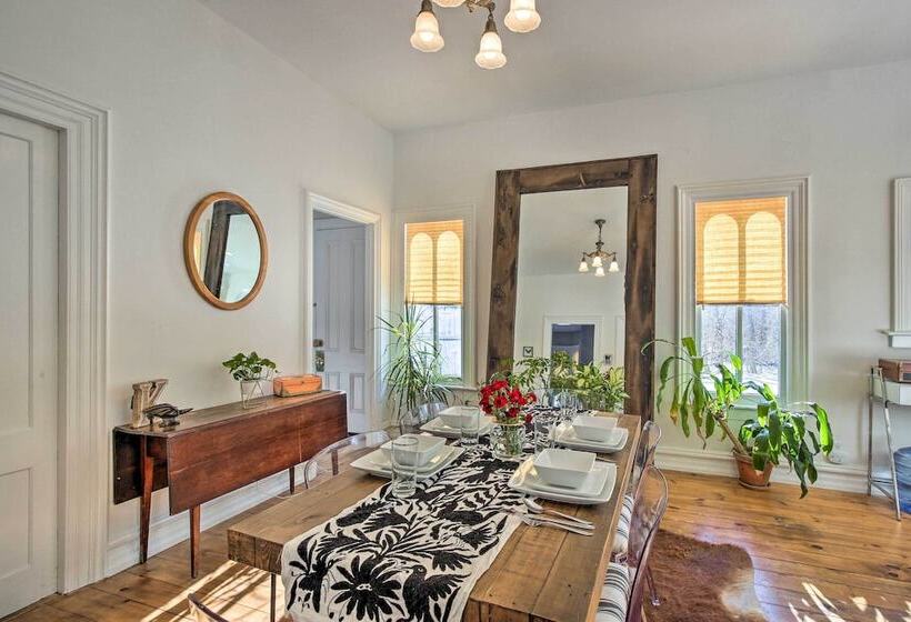 Walk To Downtown: Pet Friendly Millerton Home!