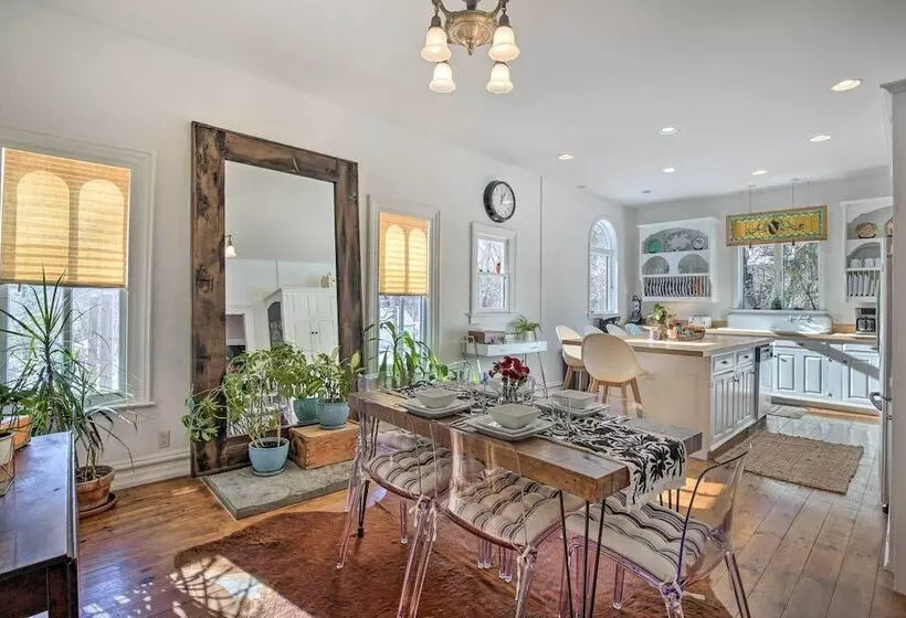 Walk To Downtown: Pet Friendly Millerton Home!