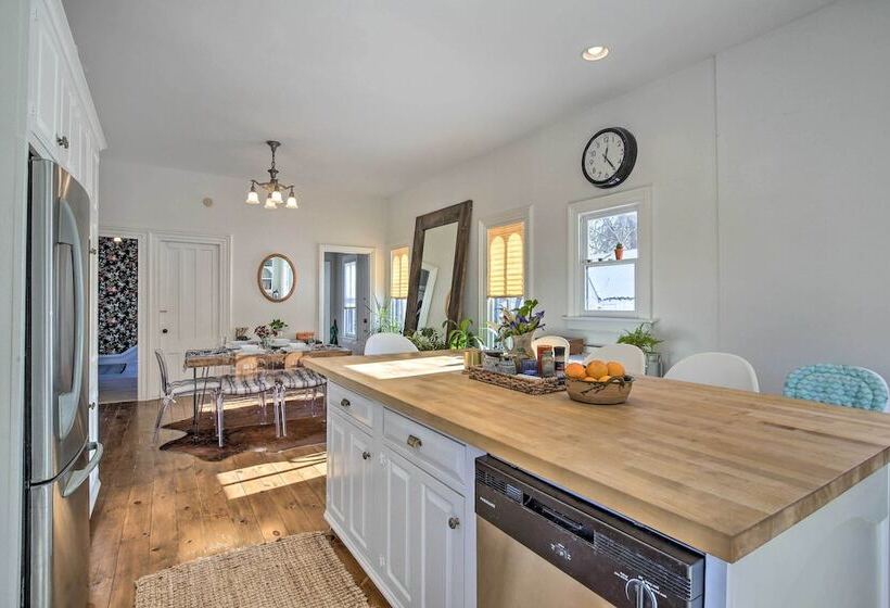 Walk To Downtown: Pet Friendly Millerton Home!