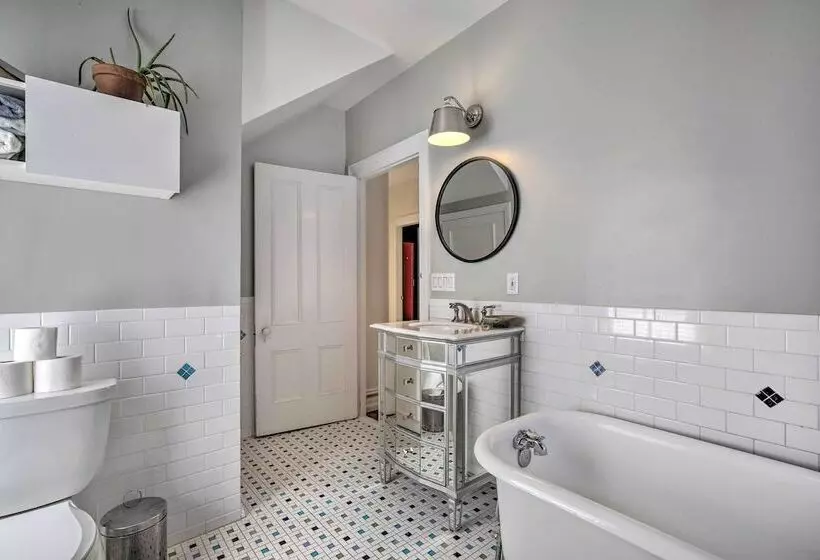 Walk To Downtown: Pet Friendly Millerton Home!