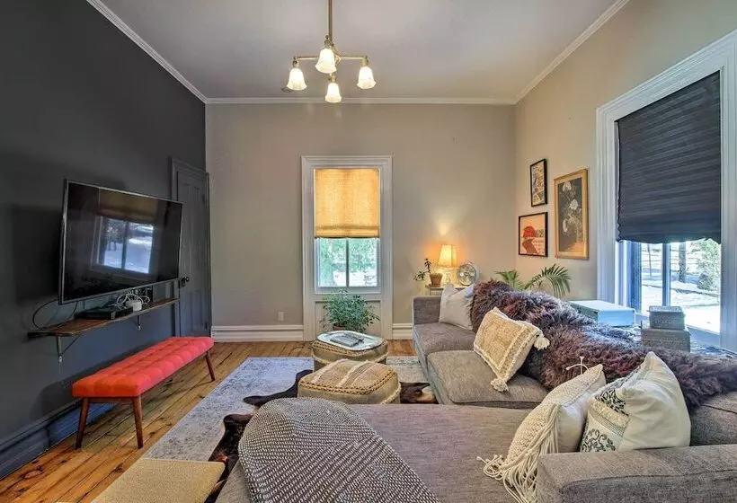 Walk To Downtown: Pet Friendly Millerton Home!