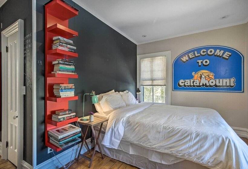 Walk To Downtown: Pet Friendly Millerton Home!