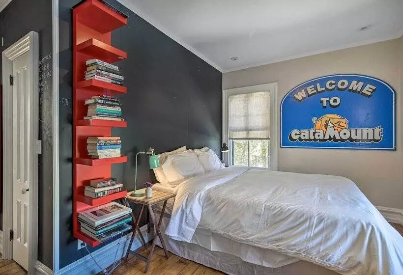 Walk To Downtown: Pet Friendly Millerton Home!