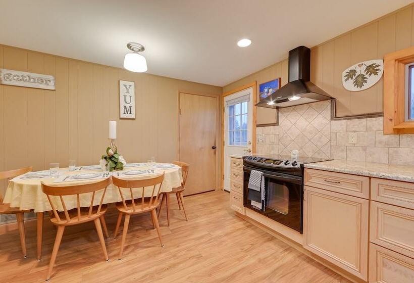 Petoskey Home ~ 5 Mi To Downtown & Bayfront Park!