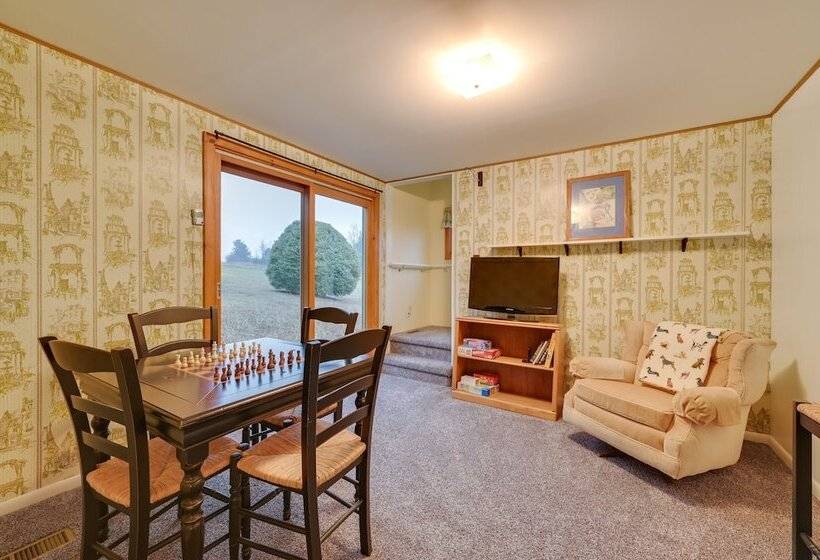 Petoskey Home ~ 5 Mi To Downtown & Bayfront Park!