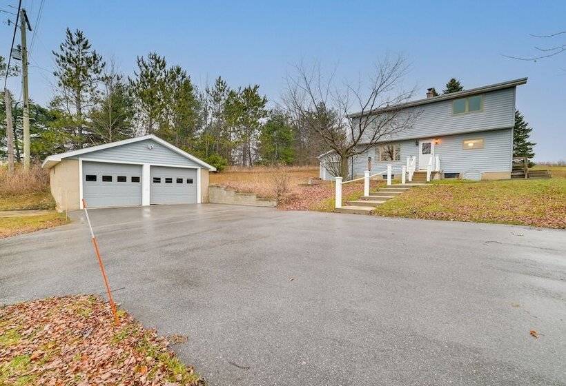 Petoskey Home ~ 5 Mi To Downtown & Bayfront Park!