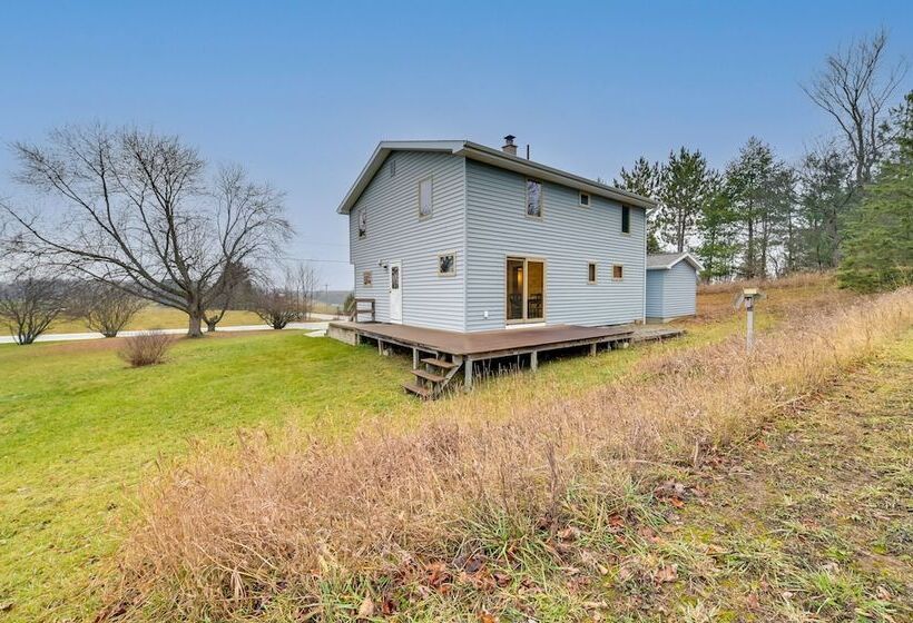 Petoskey Home ~ 5 Mi To Downtown & Bayfront Park!