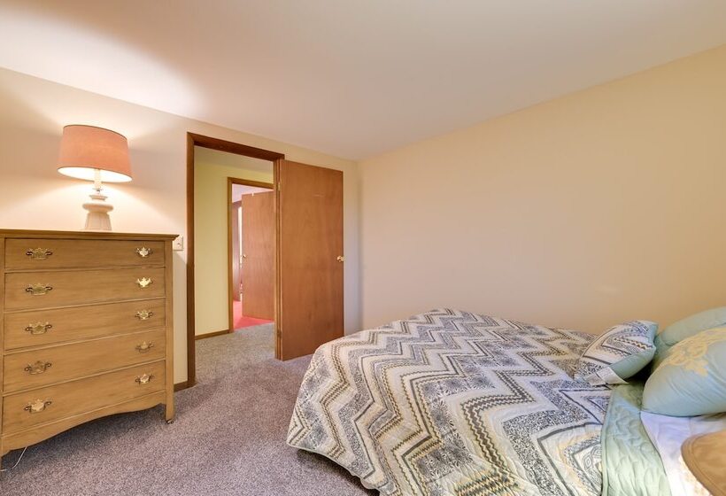 Petoskey Home ~ 5 Mi To Downtown & Bayfront Park!