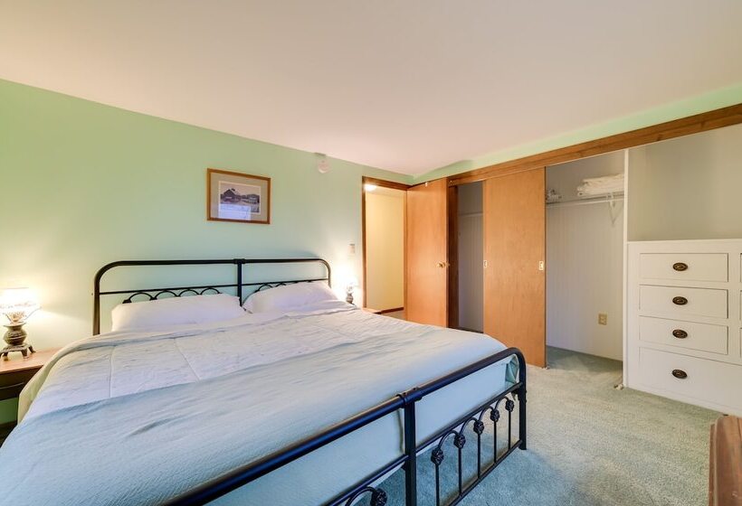 Petoskey Home ~ 5 Mi To Downtown & Bayfront Park!