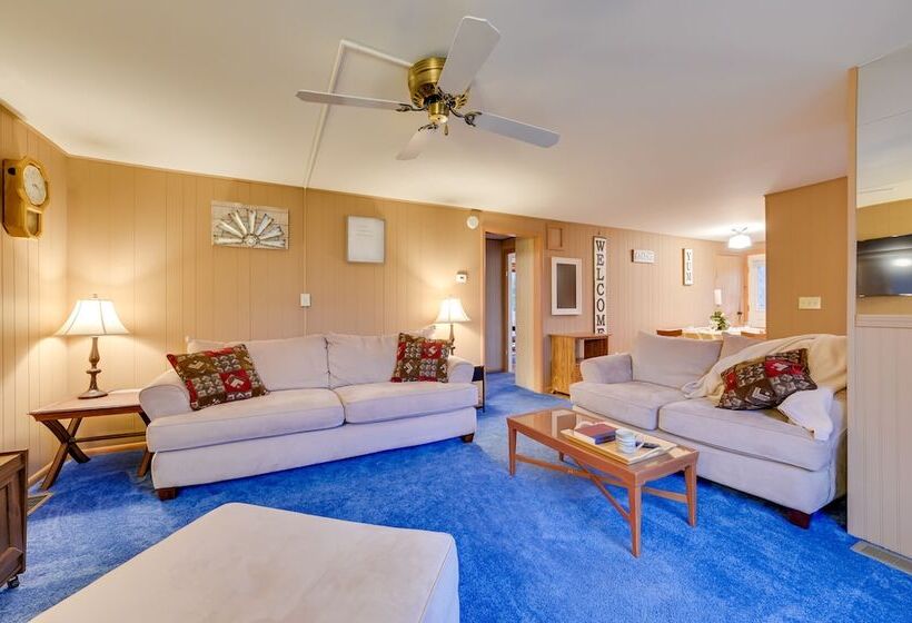 Petoskey Home ~ 5 Mi To Downtown & Bayfront Park!