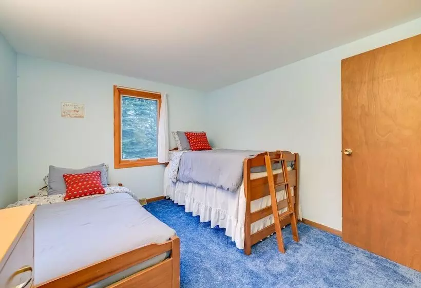 Petoskey Home ~ 5 Mi To Downtown & Bayfront Park!