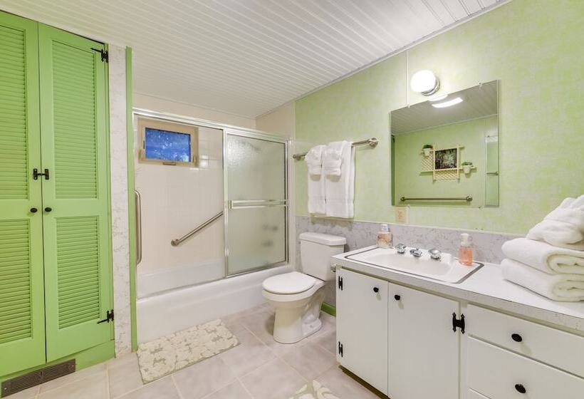 Petoskey Home ~ 5 Mi To Downtown & Bayfront Park!