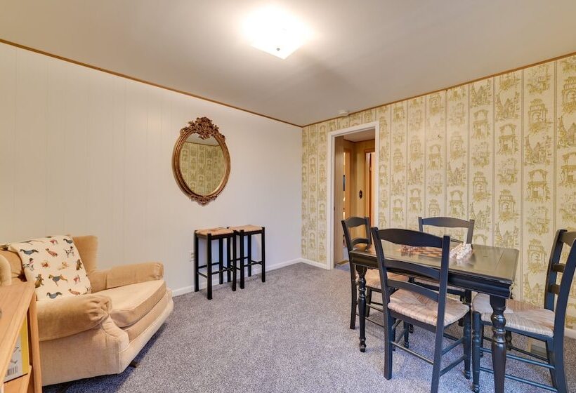 Petoskey Home ~ 5 Mi To Downtown & Bayfront Park!