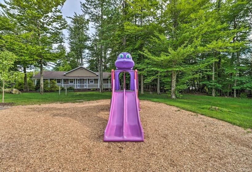 < 2 Mi To Dresser Lake: Home W/ Pool Access!