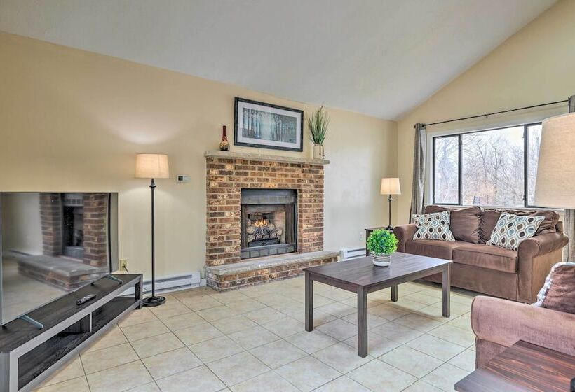 < 2 Mi To Dresser Lake: Home W/ Pool Access!