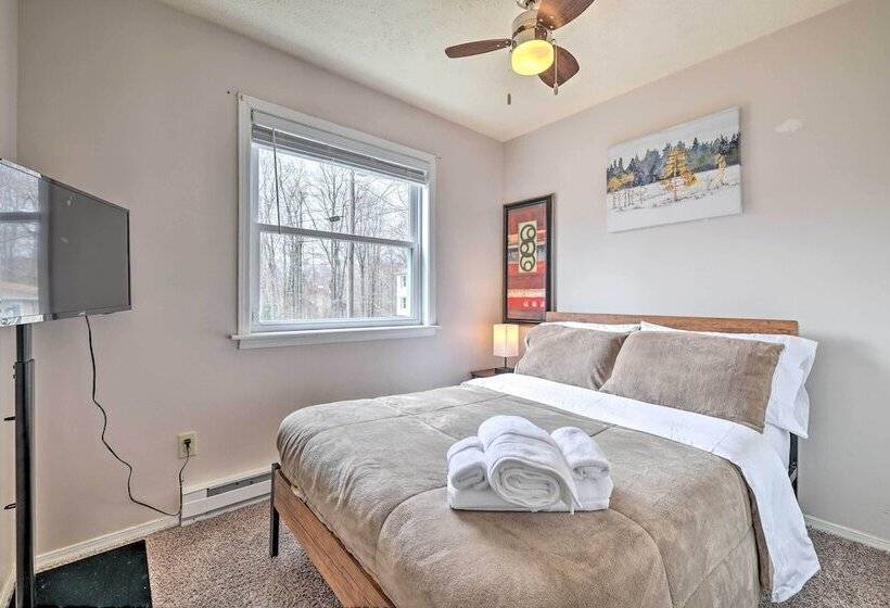 < 2 Mi To Dresser Lake: Home W/ Pool Access!