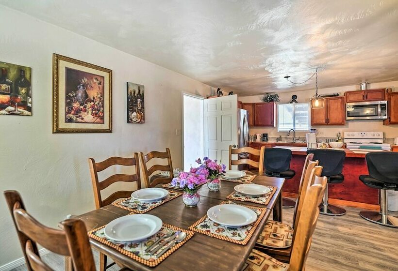 Quaint Pahrump Ranch: 6horse Barn & Fire Pit