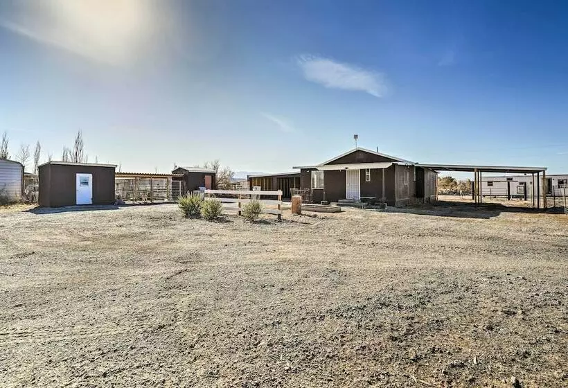 Quaint Pahrump Ranch: 6horse Barn & Fire Pit