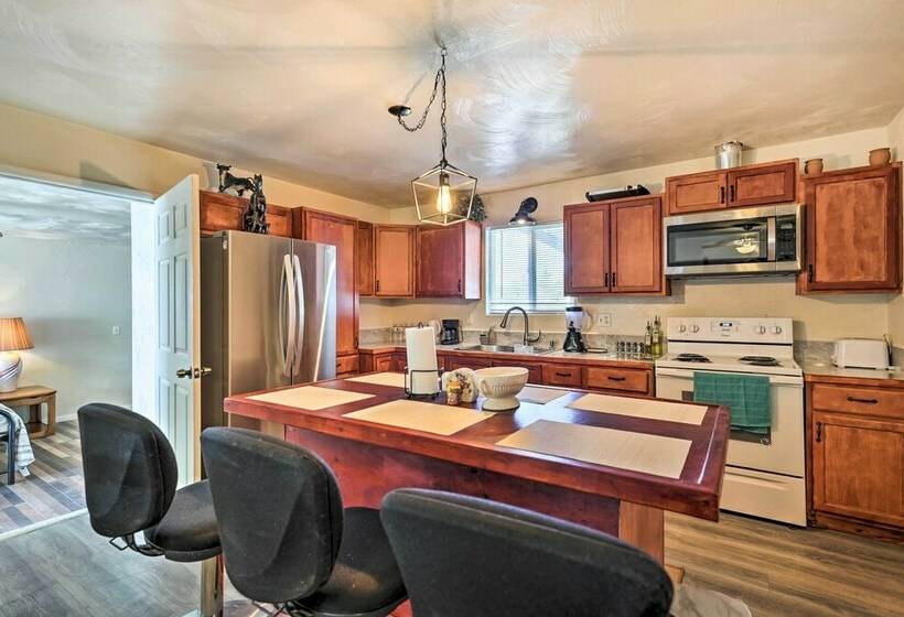 Quaint Pahrump Ranch: 6horse Barn & Fire Pit