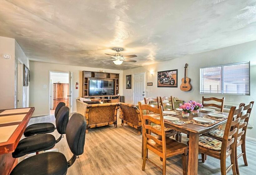 Quaint Pahrump Ranch: 6horse Barn & Fire Pit