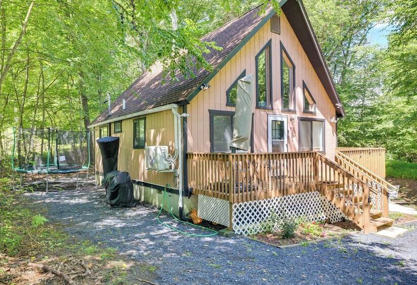 Quiet East Stroudsburg Home W/ Grill & Fireplace!