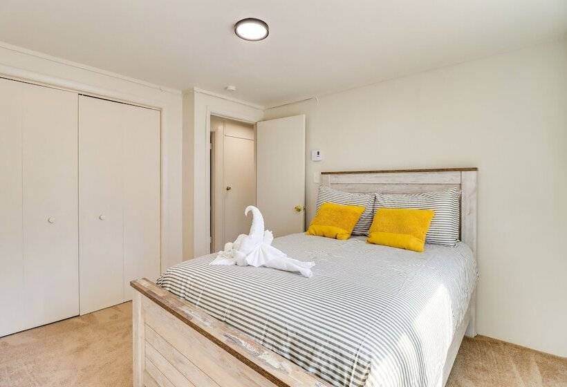 Quiet East Stroudsburg Home W/ Grill & Fireplace!