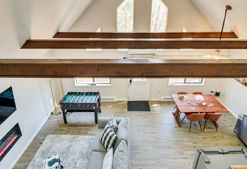 Quiet East Stroudsburg Home W/ Grill & Fireplace!