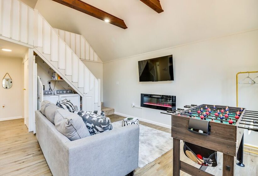 Quiet East Stroudsburg Home W/ Grill & Fireplace!