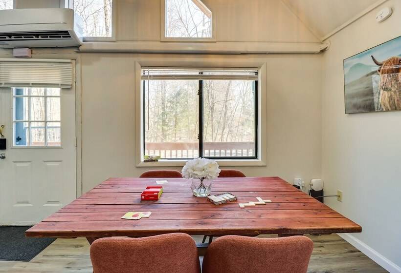 Quiet East Stroudsburg Home W/ Grill & Fireplace!