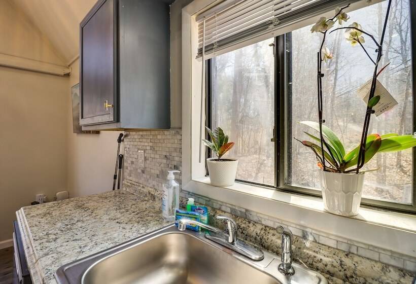 Quiet East Stroudsburg Home W/ Grill & Fireplace!