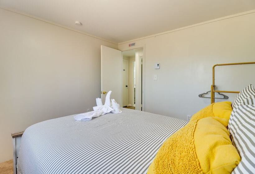 Quiet East Stroudsburg Home W/ Grill & Fireplace!