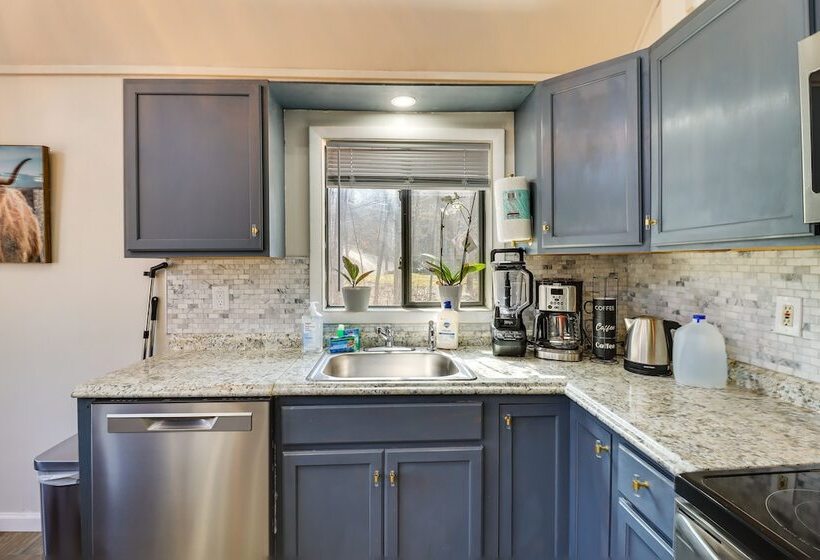 Quiet East Stroudsburg Home W/ Grill & Fireplace!