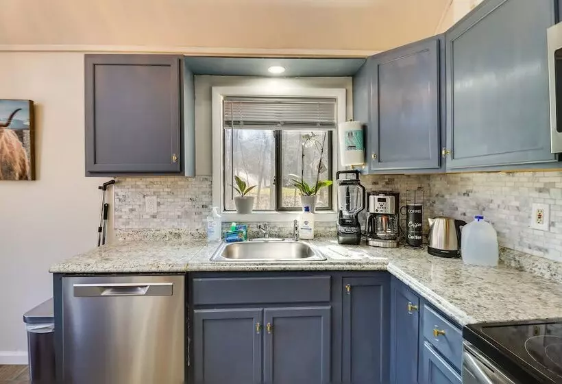 Quiet East Stroudsburg Home W/ Grill & Fireplace!