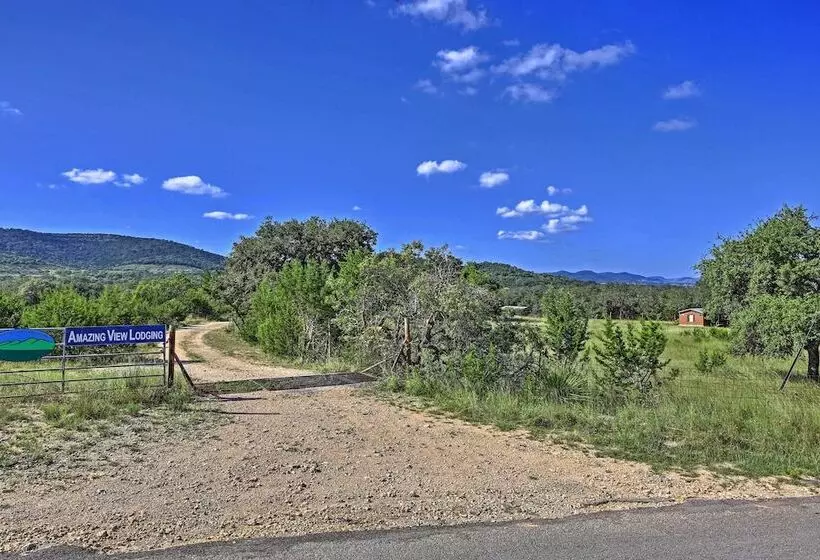 Quiet Utopia Cabin W/ Deck & Mountain Views!