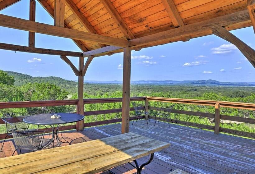 Quiet Utopia Cabin W/ Deck & Mountain Views!