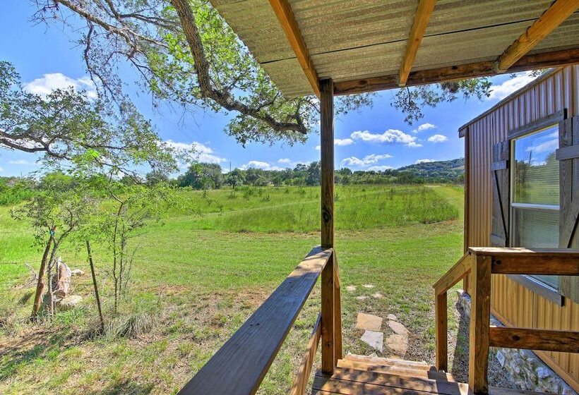 Quiet Utopia Cabin W/ Deck & Mountain Views!