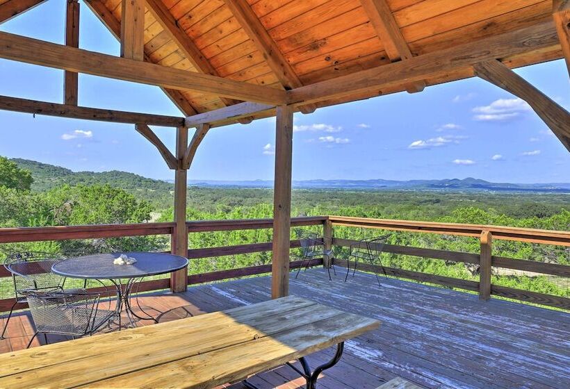 Quiet Utopia Cabin W/ Deck & Mountain Views!