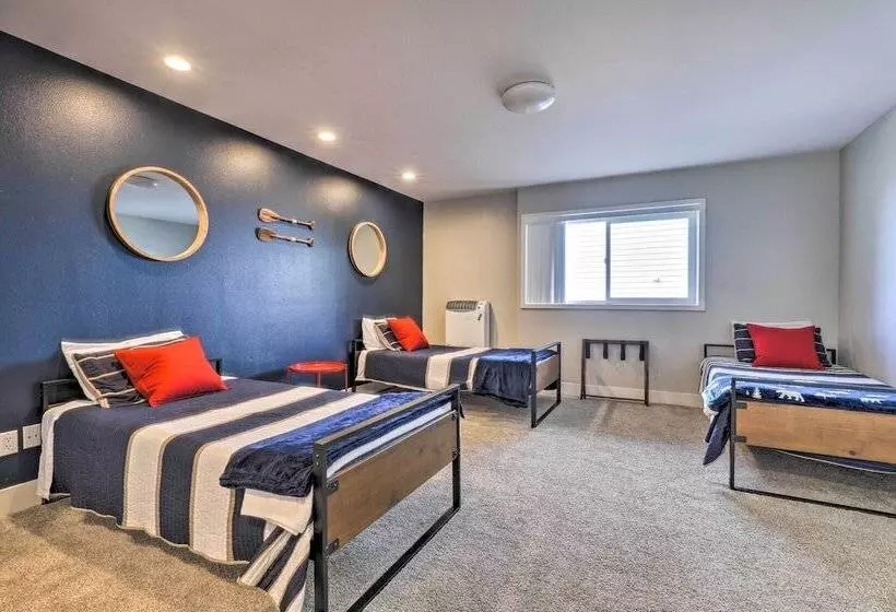 Remodeled Home W/ Spa & Deck: Walk To Dillon Beach