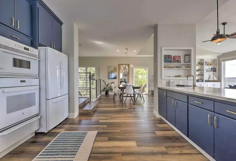 Remodeled Home W/ Spa & Deck: Walk To Dillon Beach