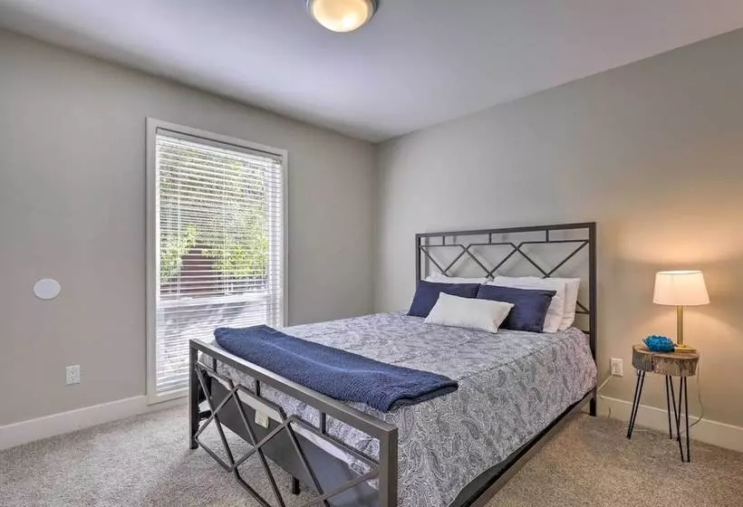 Remodeled Home W/ Spa & Deck: Walk To Dillon Beach