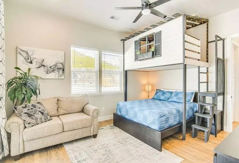 Romantic Mountain Retreat W/ Scenic Views!