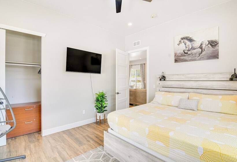 Romantic Mountain Retreat W/ Scenic Views!